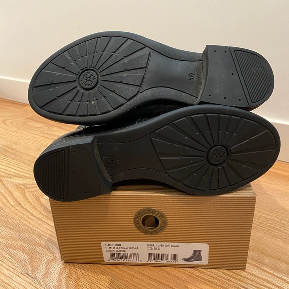 Bussola Black leather boots size 37 women’s - Picture 3 of 6